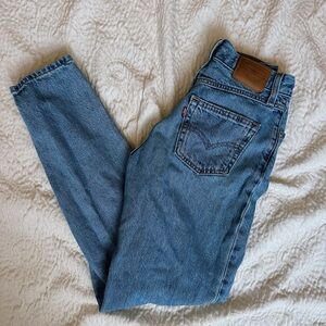 Levi’s 80s mom jeans